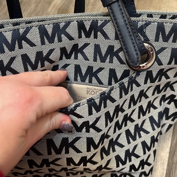 Michael Kors tote - Picture 7 of 7